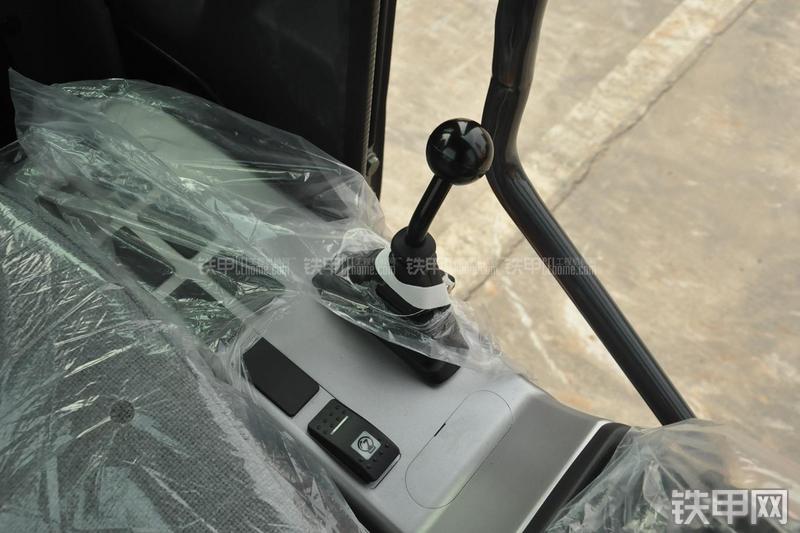 迪万伦DX80挖掘机局部