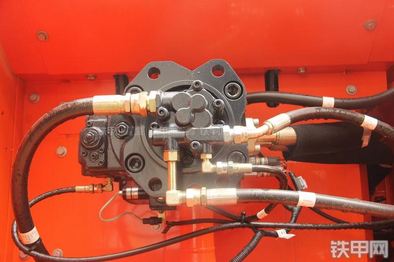 迪万伦DX300LC挖掘机局部