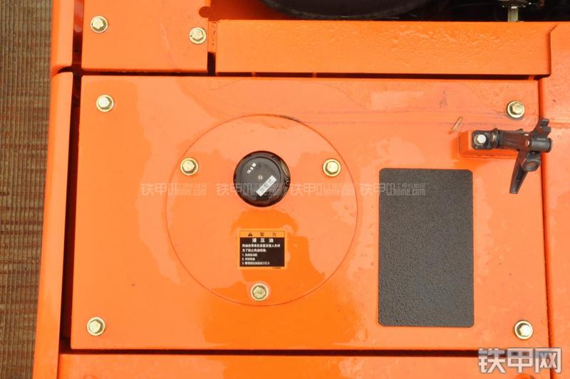 迪万伦DH220LC-9E挖掘机局部