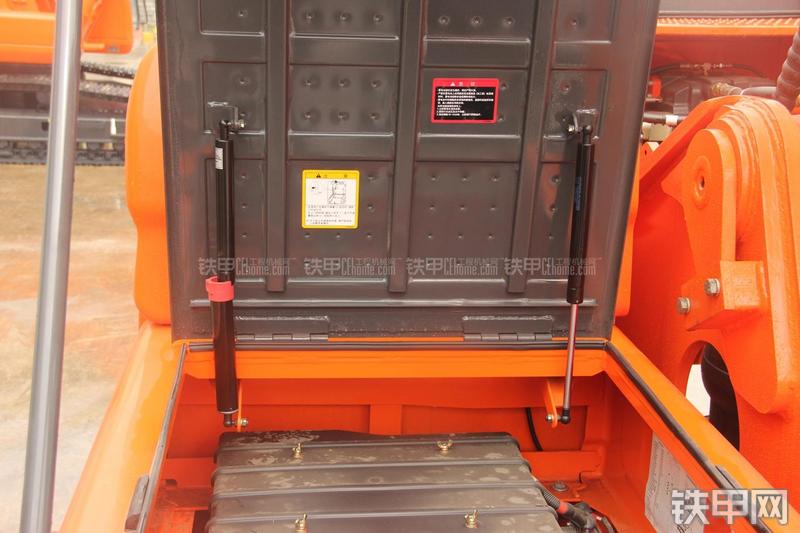 迪万伦DX300LC挖掘机局部