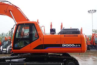 迪万伦DH300LC-7挖掘机局部