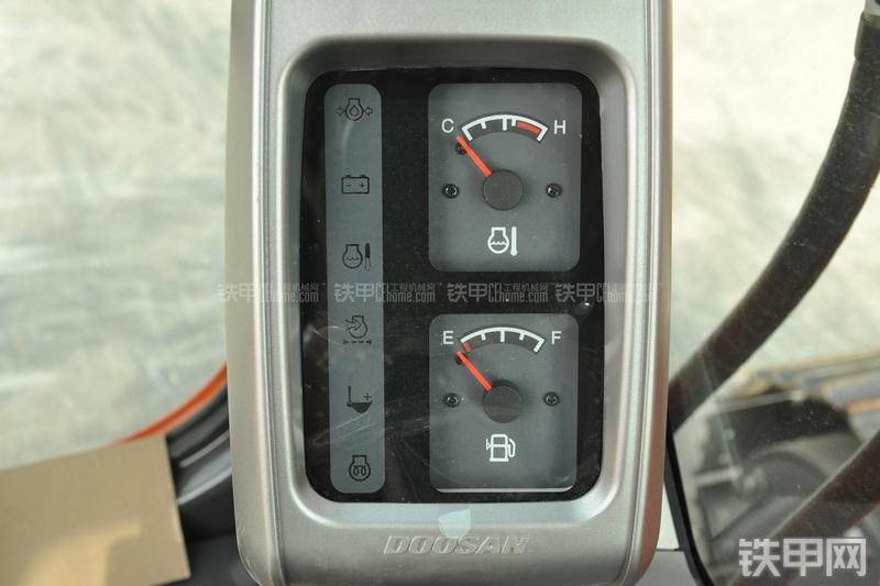 迪万伦DX80挖掘机局部