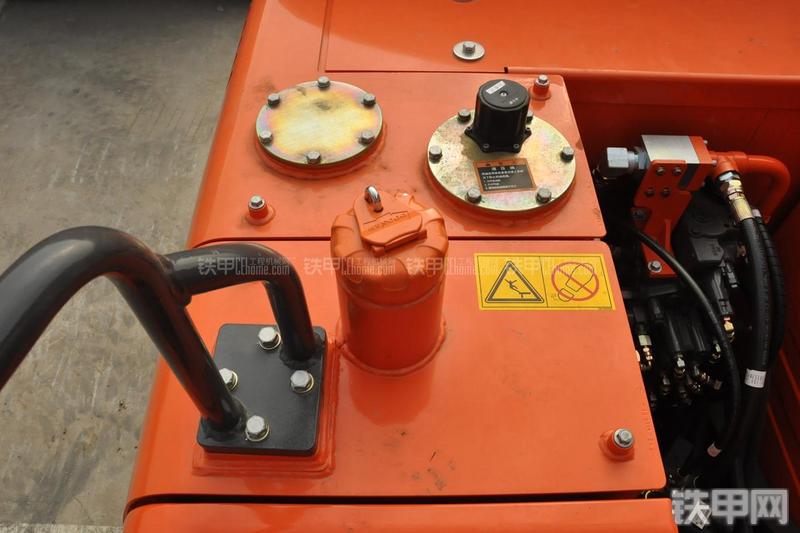 迪万伦DX80挖掘机局部