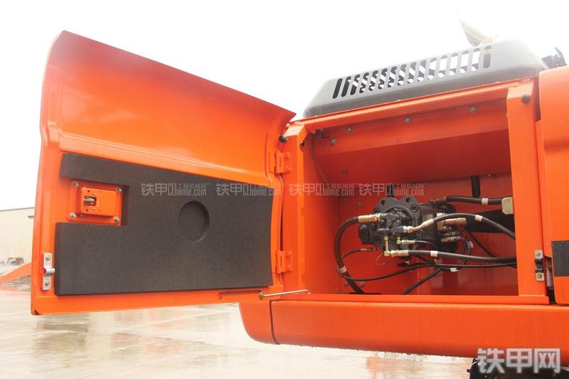 迪万伦DX300LC挖掘机局部