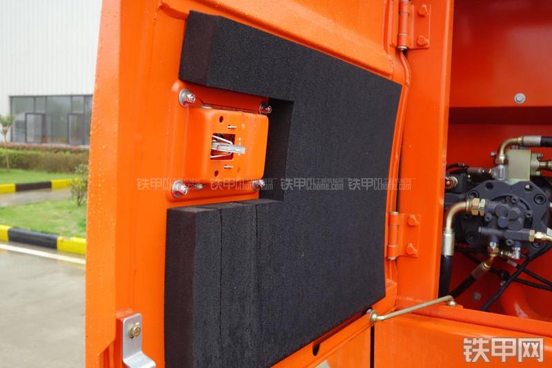 迪万伦DX120挖掘机局部