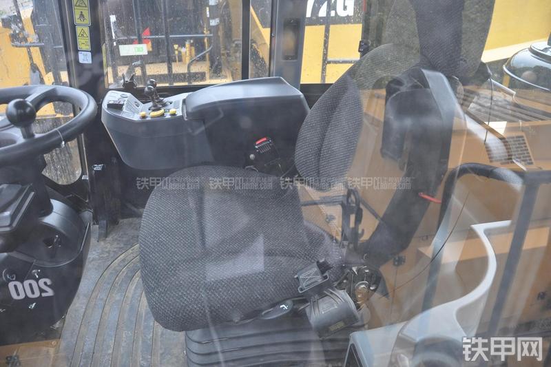 卡特彼勒986H装载机局部