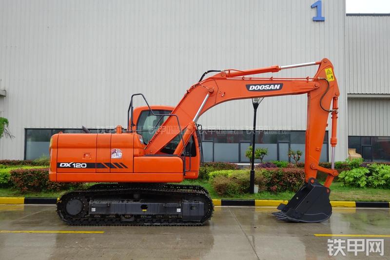 迪万伦DX120挖掘机整机外观