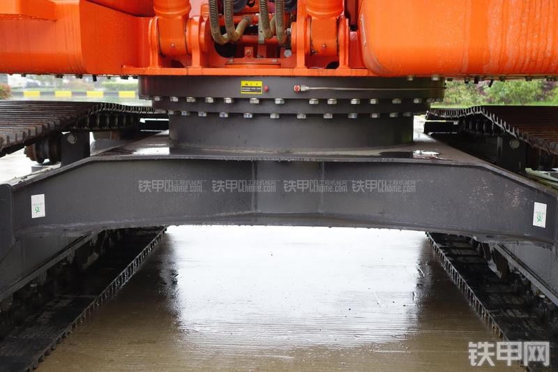 迪万伦DX120挖掘机局部