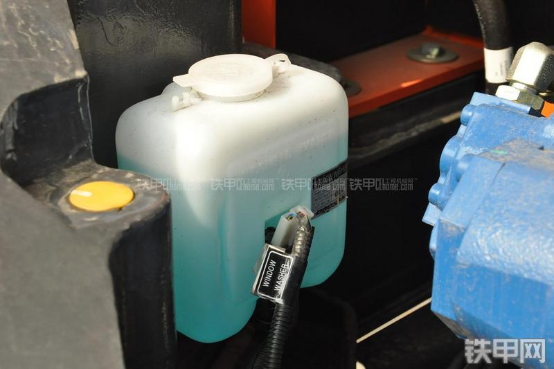 迪万伦DX80挖掘机局部