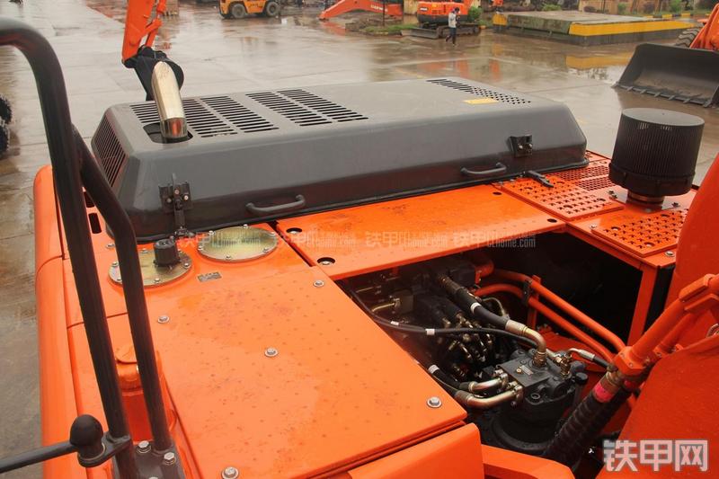 迪万伦DX300LC挖掘机局部