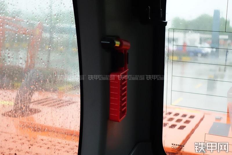 迪万伦DX120挖掘机局部