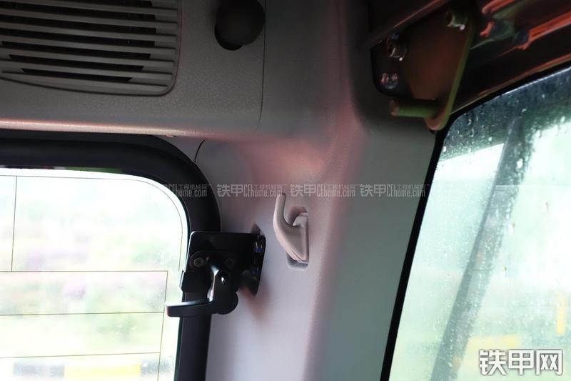 迪万伦DX120挖掘机局部