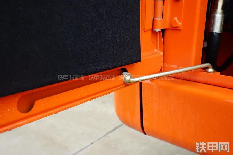 迪万伦DX120挖掘机局部