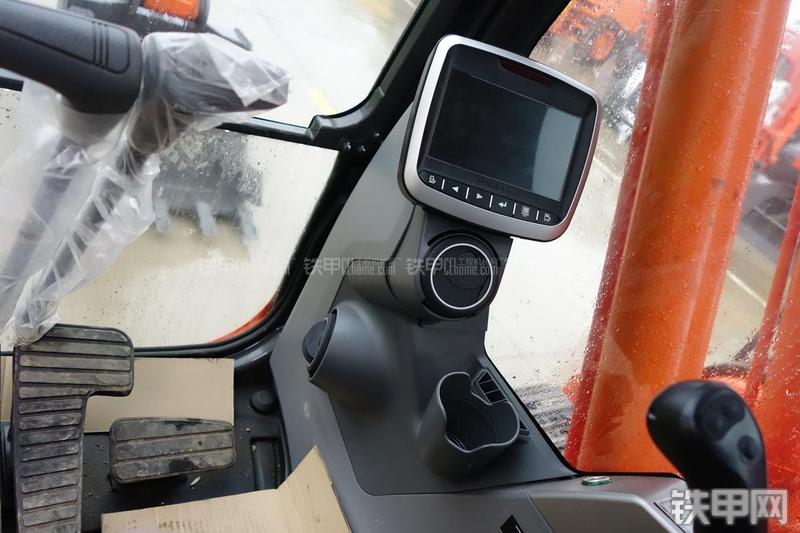 迪万伦DX120挖掘机局部