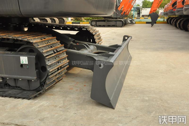 迪万伦DX80挖掘机局部