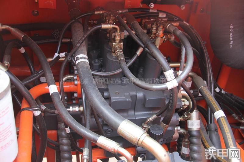 迪万伦DH215-9E挖掘机局部