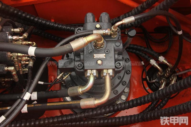 迪万伦DX300LC挖掘机局部