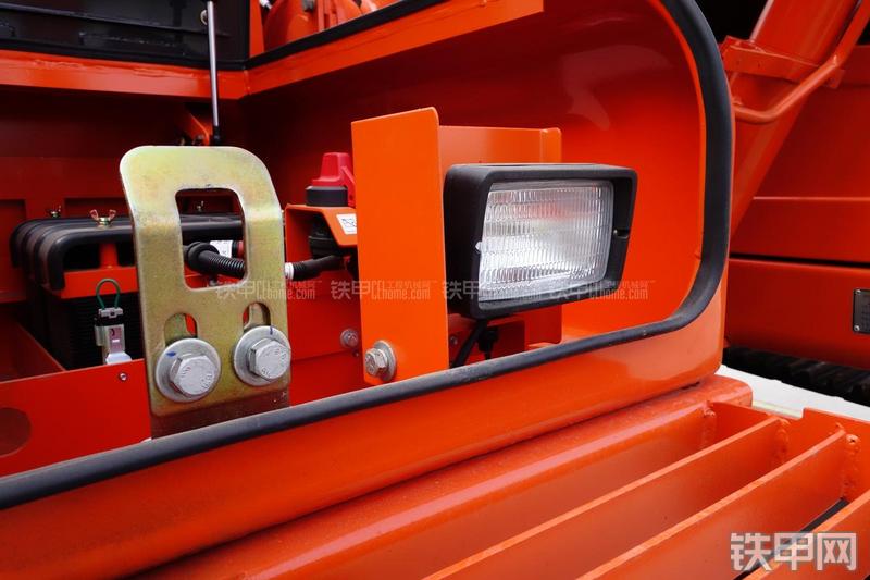 迪万伦DX150LC挖掘机局部