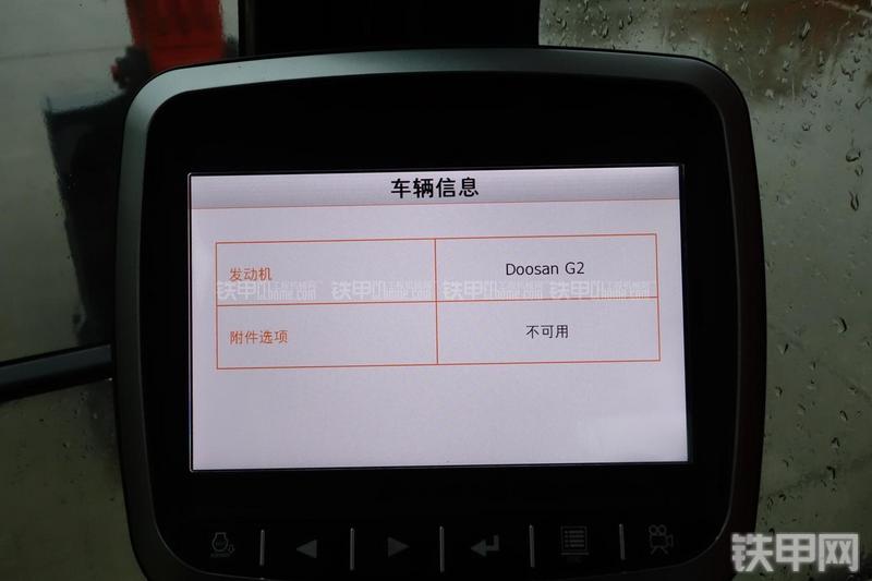 迪万伦DX120挖掘机局部