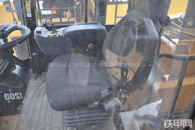 卡特彼勒986H装载机局部