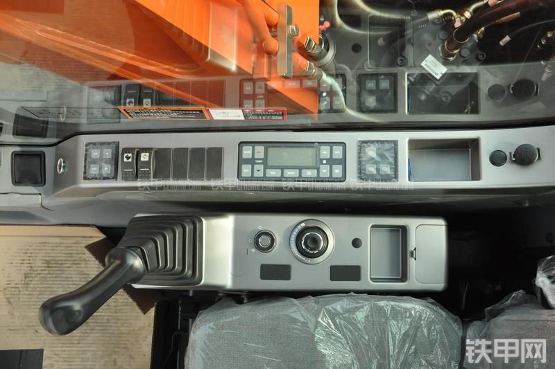 迪万伦DX80挖掘机局部