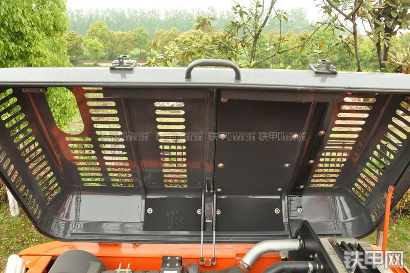 迪万伦DH225LC-9挖掘机局部