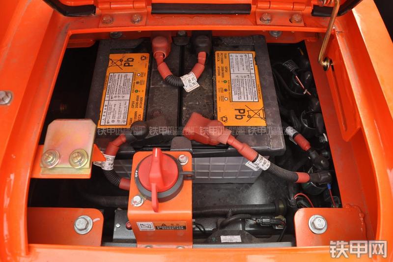 迪万伦DX80挖掘机局部