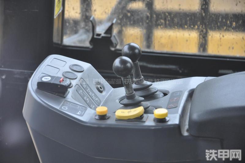 卡特彼勒986H装载机局部