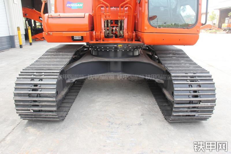 迪万伦DH215-9E挖掘机局部