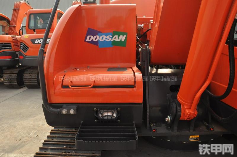 迪万伦DX80挖掘机局部