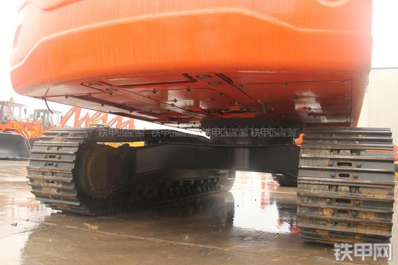 迪万伦DX300LC挖掘机局部