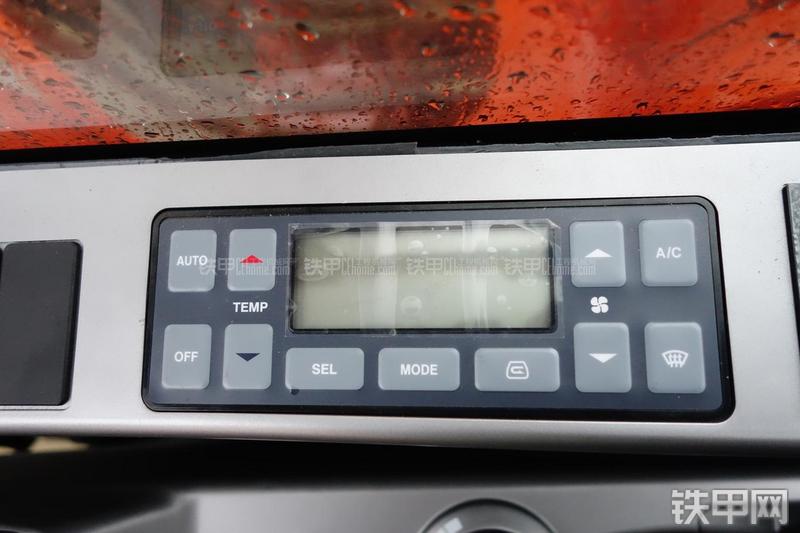 迪万伦DX120挖掘机局部