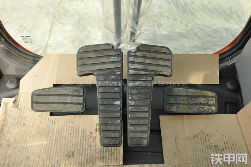 迪万伦DX80挖掘机局部