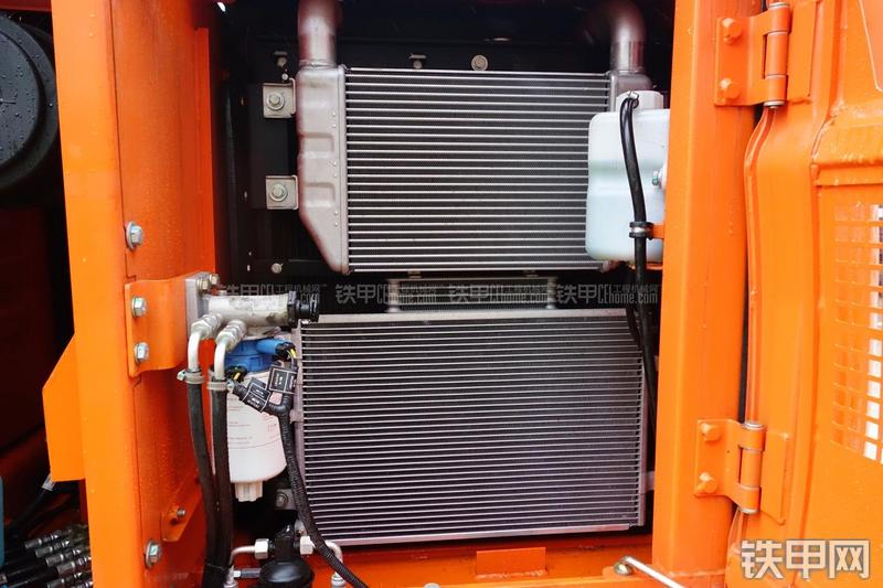 迪万伦DX120挖掘机局部