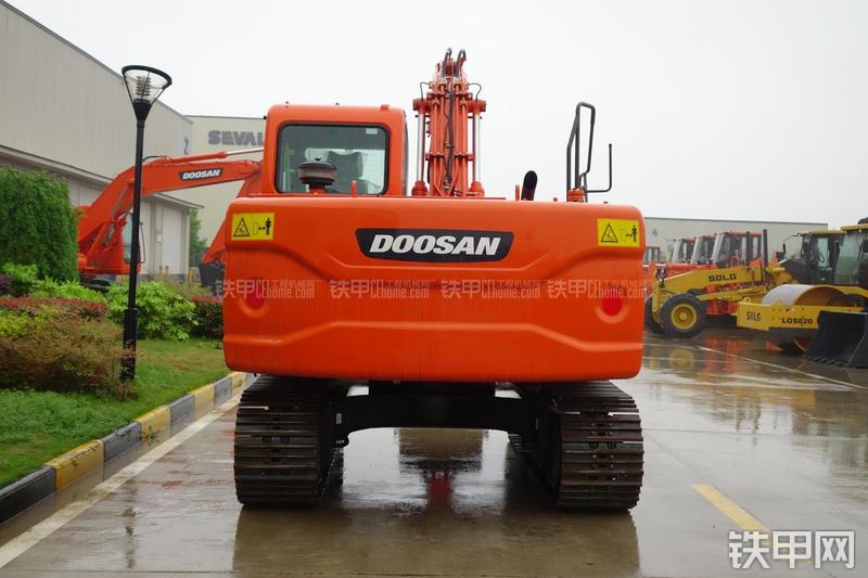 迪万伦DX120挖掘机整机外观