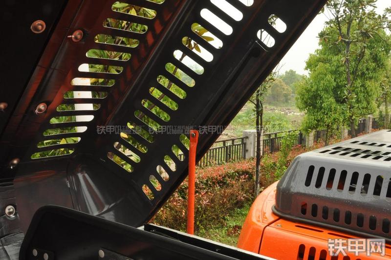 迪万伦DH220LC-9E挖掘机局部