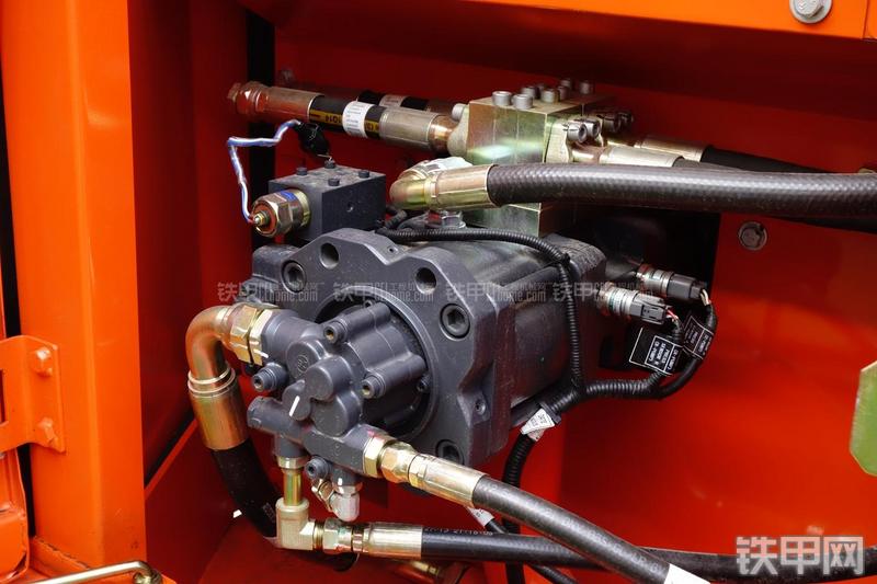 迪万伦DX150LC挖掘机局部