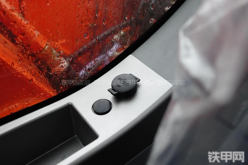 迪万伦DX120挖掘机局部