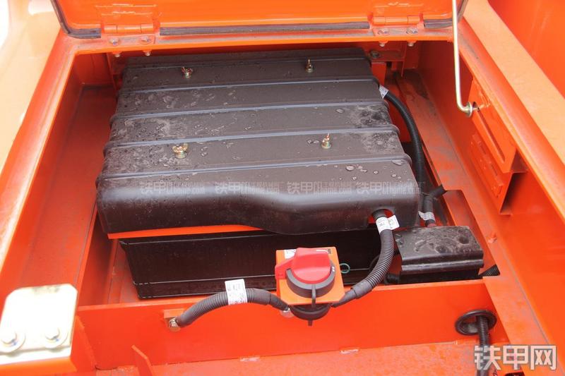 迪万伦DH215-9E挖掘机局部