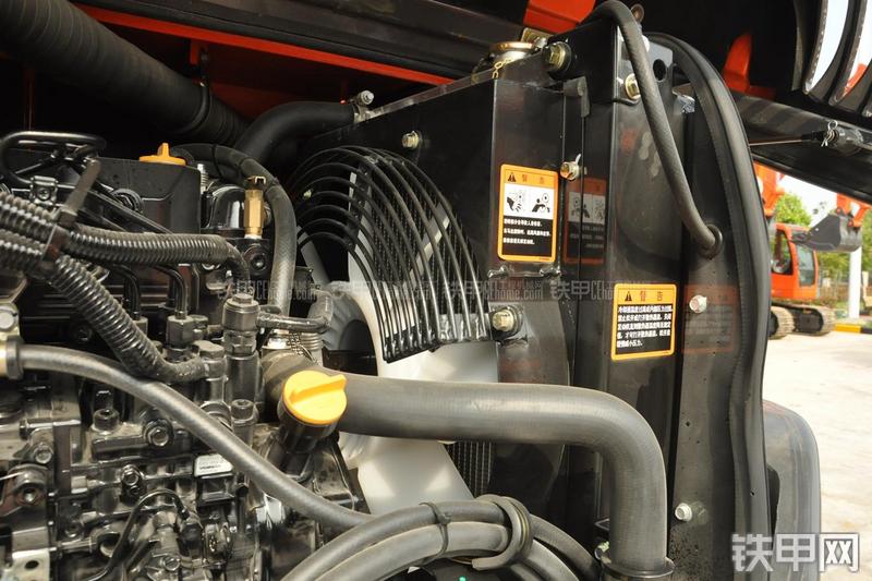 迪万伦DX80挖掘机局部