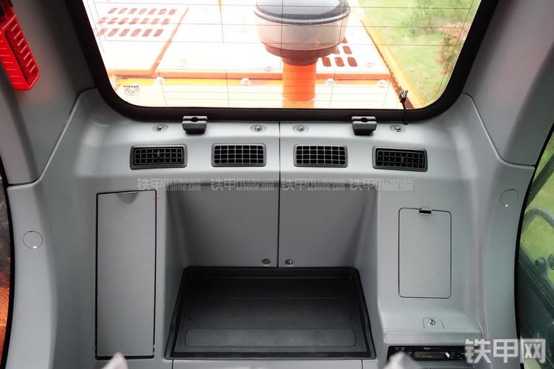 迪万伦DX120挖掘机局部