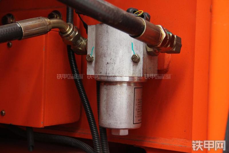 迪万伦DH215-9E挖掘机局部