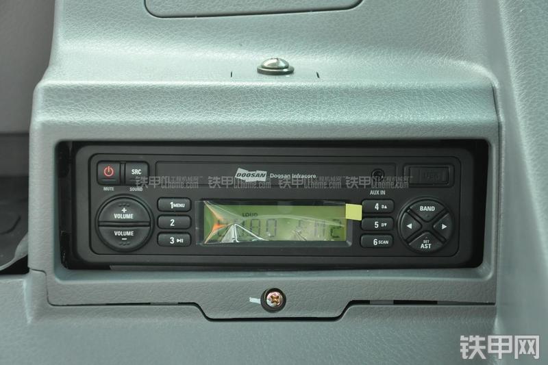 迪万伦DX80挖掘机局部