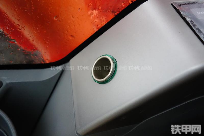 迪万伦DX120挖掘机局部