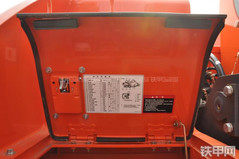 迪万伦DX80挖掘机局部