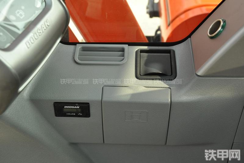 迪万伦DX80挖掘机局部