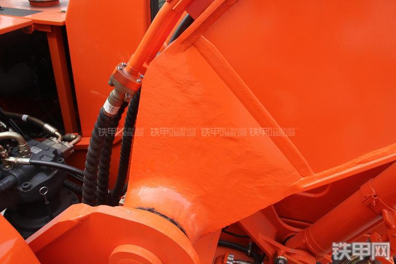 迪万伦DH215-9E挖掘机局部