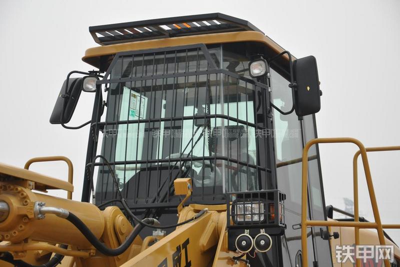 成工ZL50D-3装载机局部