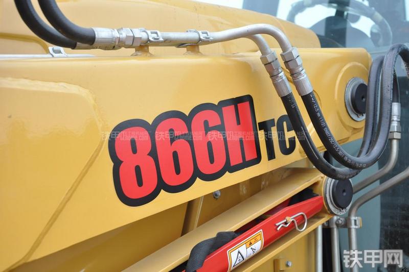 成工866HTC(可伸缩挖掘臂)挖掘装载机局部