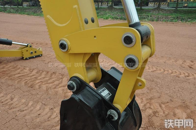 成工866HTC(可伸缩挖掘臂)挖掘装载机局部